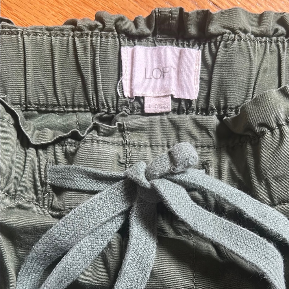 Paper Bag Style Green Casual Pants - Picture 2 of 3